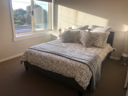 Seaford - Seabreeze; Beautiful Beachfront, 2-Bedroom Apartment - WiFi, Netflix.