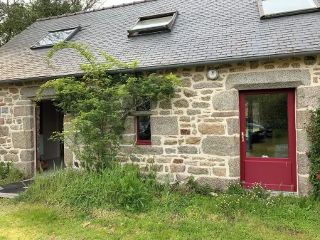 Traditional Breton farmhouse with garden, wood-burning stove and sauna Отели в г. Трегюнк