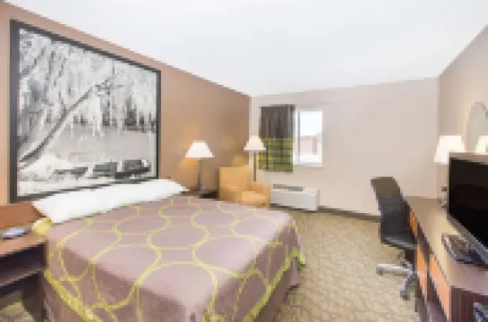 Super 8 by Wyndham Belleville Hotel di 