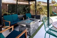 Mid-Century Gem w Secret 4th Bedroom Near Downtown