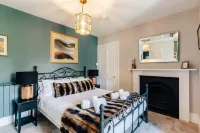 Central Townhouse with Garden & Free Parking - Balkon