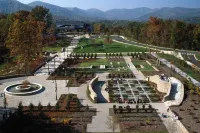 Hickory Nut Hideaway by AvantStay Mountain Views Các khách sạn ở Edneyville