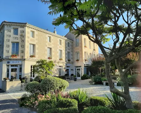 Logis Hotel le Richelieu - Royan Atlantique Отели рядом с достопримечательностью «Spa Thermal Philae»