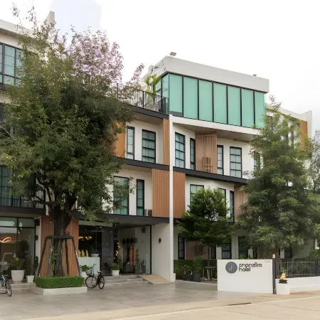 Ananzitra Hotel Отели рядом с достопримечательностью «Военный музей JEATH»