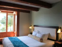 Ocean's Edge Hotels in Ucluelet