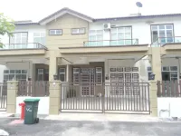 Noor Homestay Ira Jaya - 4 Unit Rumah Hoteles en Jejawi