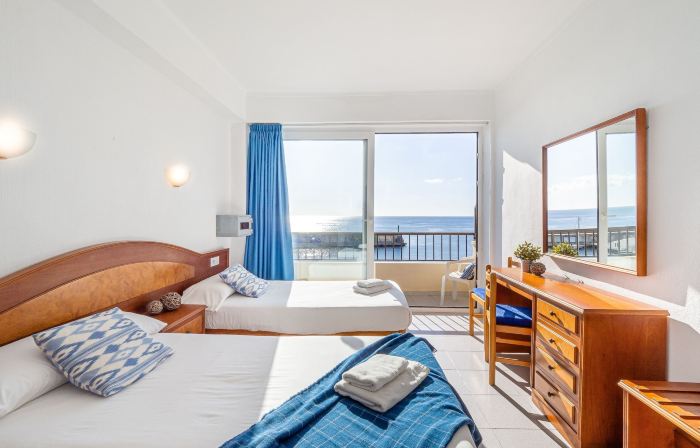 Hostal Port Corona