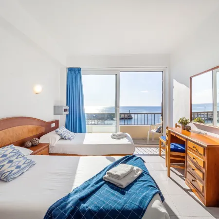Hostal Port Corona