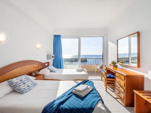 Hostal Port Corona - 3-Star