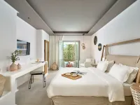 Adorno Beach Hotel and Suites Отели рядом с достопримечательностью «Пляж Орнос»