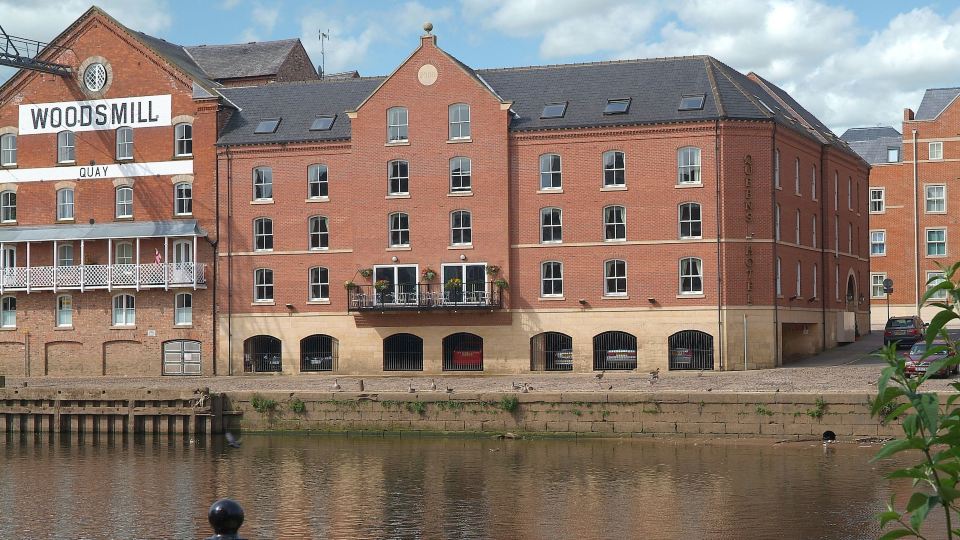 The Queens Hotel & Victoria Cloisters Apartments