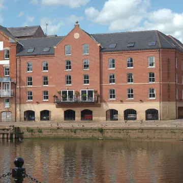 The Queens Hotel & Victoria Cloisters Apartments