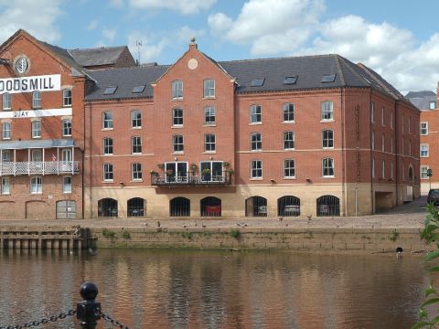 The Queens Hotel & Victoria Cloisters Apartments