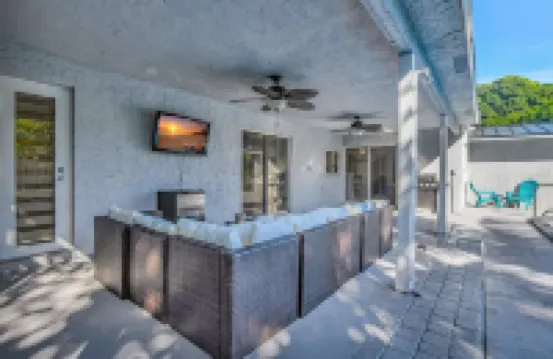 Boca Beauty - Stylish Home with Pool 3 Bedroom Home by RedAwning