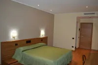 Canadian Hotel Hotels in Pianola