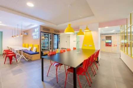 Hostel Hosho Paris Sud Porte d'Italie Отели рядом со станцией Porte D'Italie Station