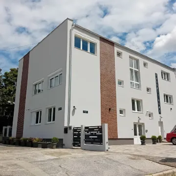 Radnoti Home Hotel a 