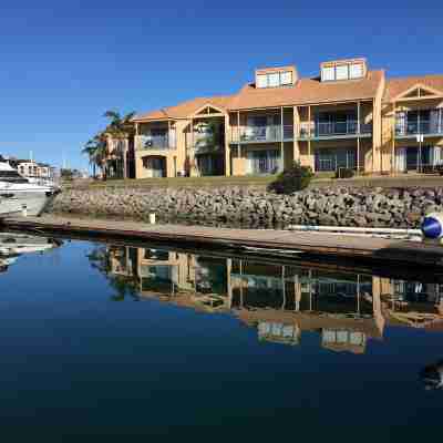 Marina Hotel Hotel Exterior