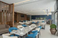 The Monarch at Chakan Midc, Pune - Aamiainen
