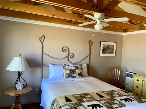 Tioga Lodge at Mono Lake Photos