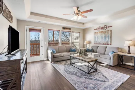 Oak Lane Escape - Branson - Resort Condo on Golf Course w/ Endless Amenities