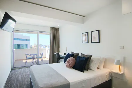 Phaedrus Living: Luxury Suite Nicosia 505 Отели в г. Строволос