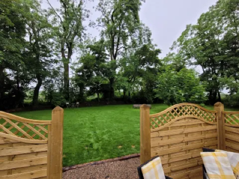 鵝毛 Hollow 鄰近黑暗樹籬的酒店