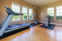 Stylish Villa with Pool Access - Gym