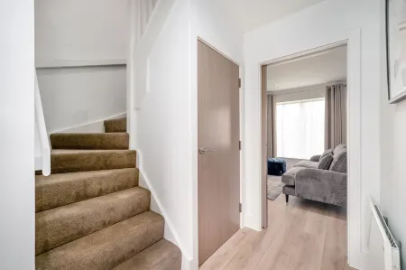 Citystay Living - Finch House Отели рядом с достопримечательностью «TWI Ltd»