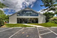 The Summit 1206 Indoor and Outdoor Pool