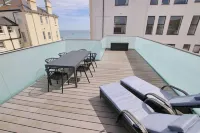 Modern Home for Small Groups by Stones Throw Apartments - Free Parking - Sea View Hotels in Worthing