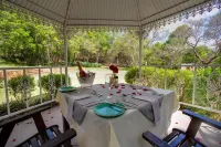 Whispering Pines Country Estate - breakfast
