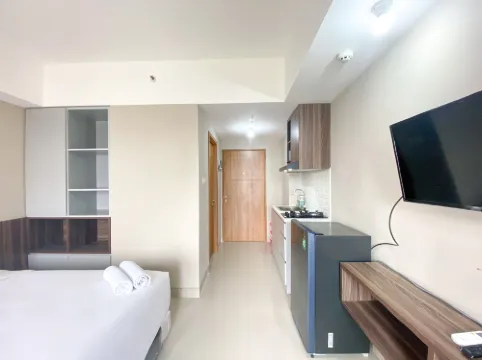 Well Furnished and Cozy Studio at LRT City Jatibening Apartment
