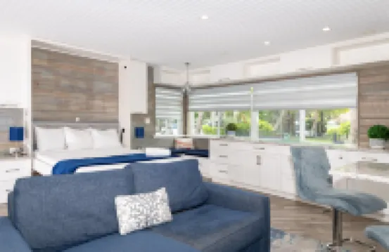 Tropic Isle Boutique Hotel Hotels near Hollywood Parasail