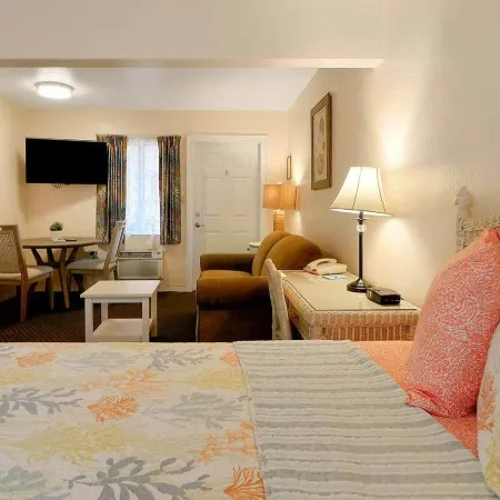 Carlton House Motel and Suites