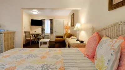 Carlton House Motel and Suites