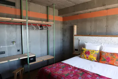 Jam Hotel Lisbon Hotels in Алмада