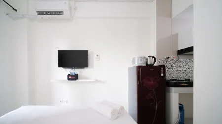 Compact and Tidy Studio at Puncak Dharmahusada Apartment Отели в г. Mulyorejo
