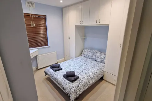 London 1-Bed Apt Sleeps 4 Near Alexandra Park