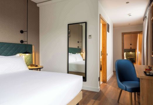 힐튼 가든 인 밀란 말펜사의 깔끔한 로비 모습