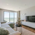 Huswell - Cosy Apartment with Frontal Seaview