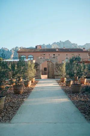 Hotel-Masia Can Farrés Отели рядом с достопримечательностью «Ayuntamiento de Monistrol de Montserrat»