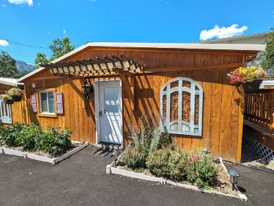 Yellowstone's Treasure Cabins Các khách sạn ở Gardiner