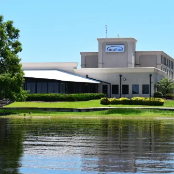 BridgePointe Hotel & Marina