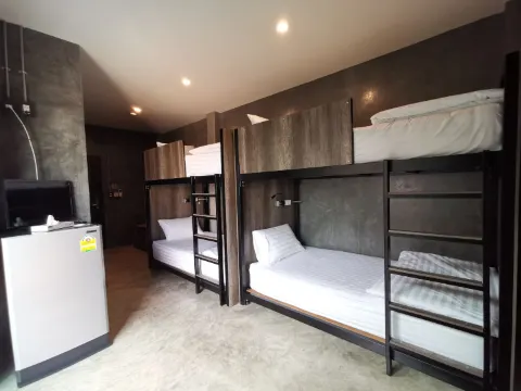 ห้องดีลักซ์ 4 ที่นอน