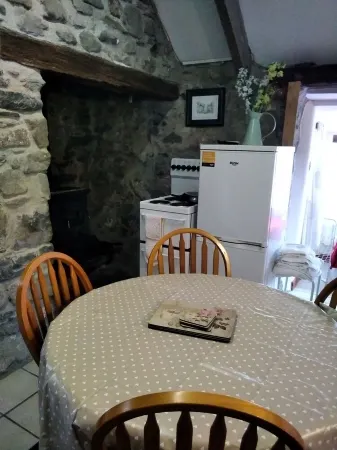 Birch cottage, Treleidir Holiday Cottage, near coastpath and beaches