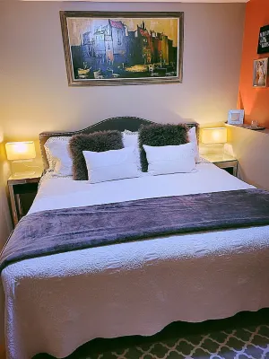 Charming & Cozy Apartment w/ Hot tub patio. Hotels in Kenmore