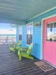 Walk to beach, restaurants, & shopping. Charming, pet-friendly 3BR bungalow.
