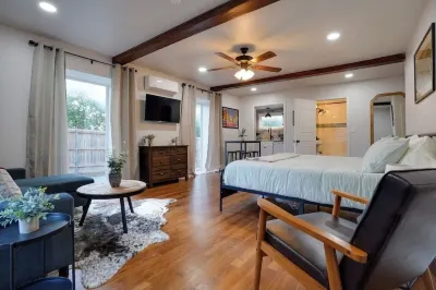 Cozy Home in Arlington Heights Close to TCU and Dickeys Arena Hotels near Dickies Arena