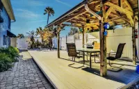 Snowbirds save 50% Clean , pets, beachside apt. Downtown Flagler Beach -Sleeps 4
